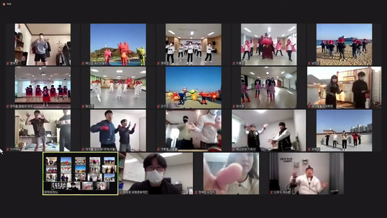 Local king crab sellers performing in an online festival on king crabs hosted by Yeongdeok County Office in North Gyeongsang last month. [YEONGDEOK COUNTY OFFICE] 