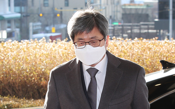 Supreme Court Chief Justice Kim Myeong-su enters the Supreme Court on Thursday.  [NEWS1] 