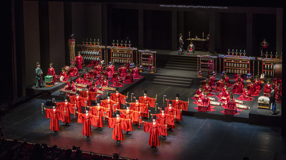 The performance of the Jongmyo Royal Ancestral Ritual, which was screened at the National Theatre of Chaillot in Paris to celebrate the 130th anniversary of diplomatic ties between France and Korea in 2015, will be available online on Feb. 14 for the first time since its first screening. [NATIONAL GUGAK CENTER]