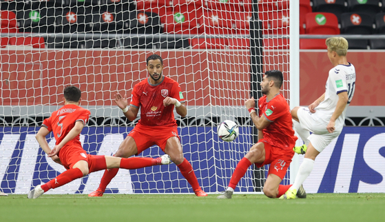 Ulsan Hyundai's Yoon Bit-garam scores their only goal against Al-Duhail in the fifth-place playoff at the FIFA Club World Cup in Qatar on Sunday. [REUTERS/YONHAP]