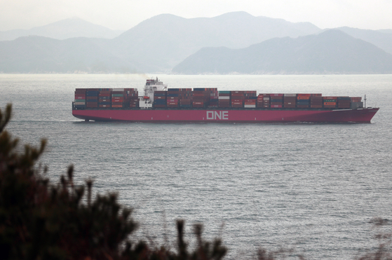 A cargo ship with export goods along the coast of Busan on Feb. 1. [YONHAP]