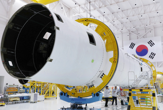 Researchers at the Naro Space Center in Goheung, South Jeolla, check the enginnering model of the Korea Space Launch Vehicle (KSLV)-II on Jan. 19, 2020. [YONHAP]