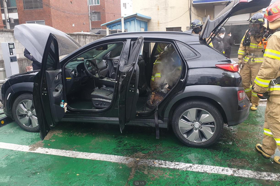 An updated Hyundai Motor's Kona Electric caught fire in Daegu on Jan. 23. [YONHAP]