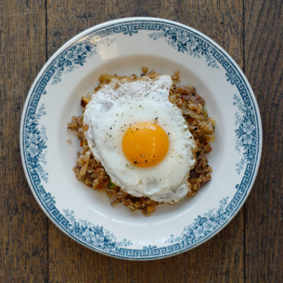 Kimchi fried rice, also known as kimchi bokkeumbap, is one of the best sellers at Quinsou among the menus available under Mamibaba. While it is usually cooked with some meat inside, the dish can be made for vegetarian. The restaurant offers either tofu or pork to fit many different dietary preference. [AGENCE NEROLI]