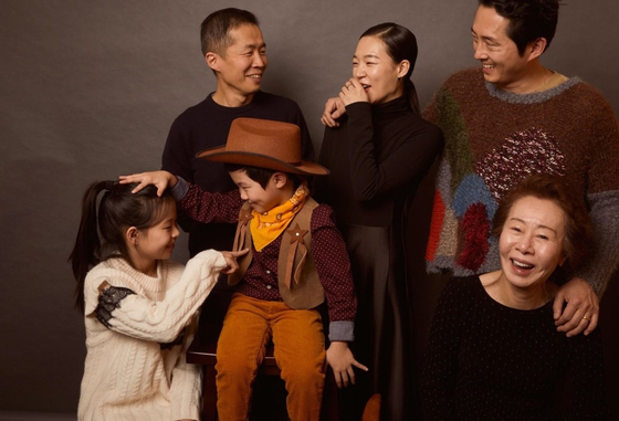 Cast of "Minari." From left to clockwise, director Lee Isaac Chung, actors Han Ye-ri, Steven Yeun, Youn Yuh-jung, Alan Kim and Noel Kate Cho. [PAN CINEMA] 