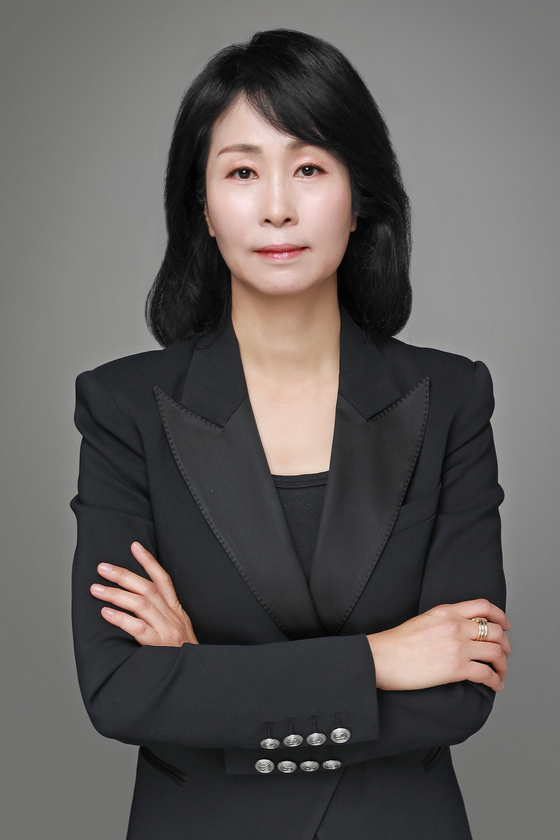 Art historian Chung Yeon-shim, also known as Yeon Shim Chung, one of the four editors and co-authors of the book “Korean Art from 1953: Collision, Innovation, Interaction.” [CHUNG YEON-SHIM]