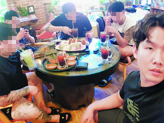 Lee shares coffee and pastries with the youth that he encounters. [LEE YO-SEB]