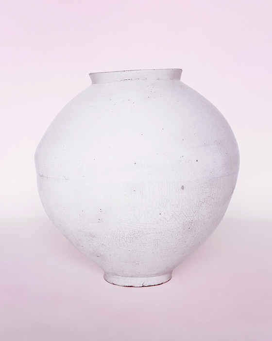 “BM04” (2006) by photographer Koo Bohnchang, a photo of the moon jar at the British Museum. [KOO BOHNCHANG] 