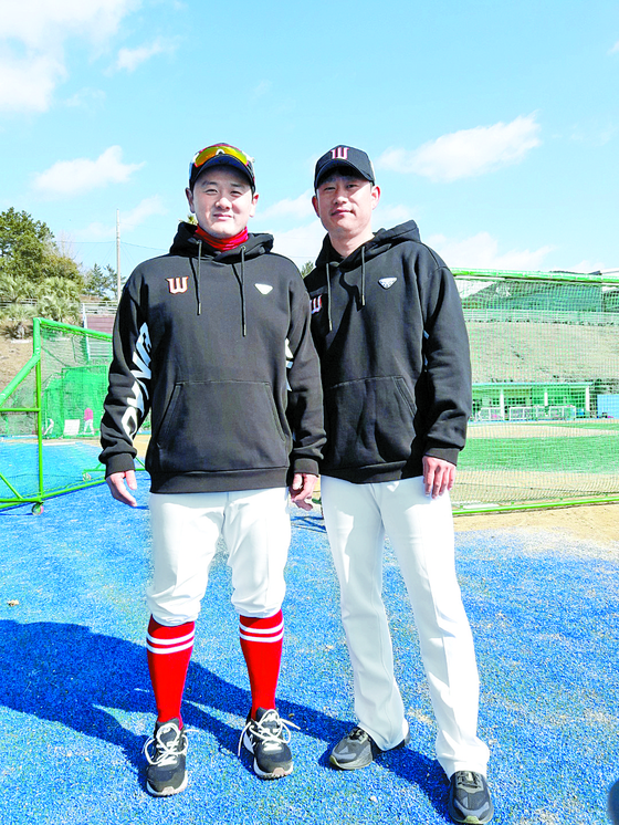 Choi Joo-hwan (left) and Kim Sang-su. [JOONGANG PHOTO]