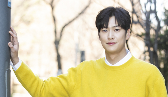 Actor Na In-woo poses for photos during an interview held with the Ilgan Sports, an affiliate of the Korea JoongAng Daily, in Sangam-dong, western Seoul. [ILGAN SPORTS]