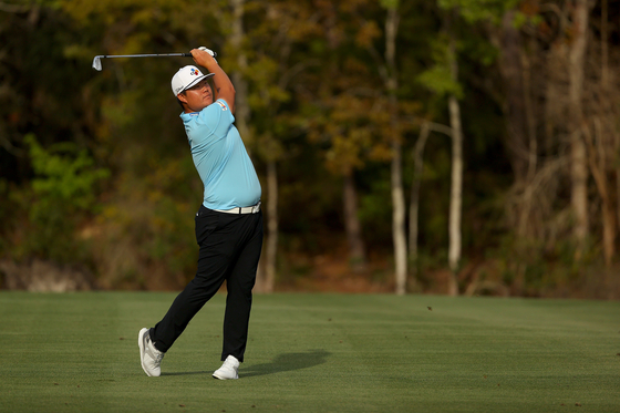 Im Sung-jae plays a shot on the 14th hole during the third round of The Players Championship at TPC Sawgrass in Ponte Vedra Beach, Florida, on March 13. [GETTY IMAGES]