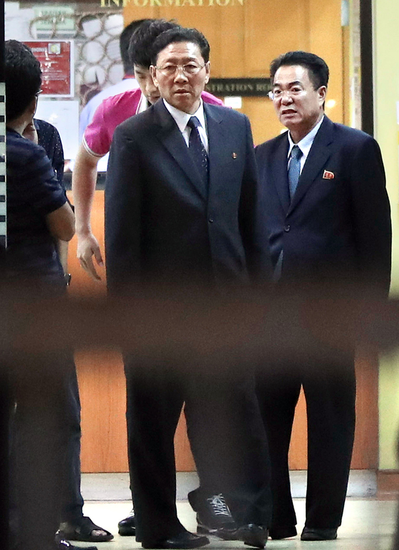 Former North Korean Ambassador to Malaysia Kang Chol, center, stands at the entrance of the forensic department at a hospital in Kuala Lumpur, Malaysia on Feb. 15, 2017. [AP/VINCENT THIAN/JOONGANG ILBO]