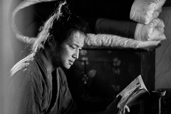 Chang-dae (portrayed by Byun Yo-han) is a spirited young man living on the remote island with ambitions of climbing the social ranks and changing the world through his studies. [MEGABOX PLUS M]