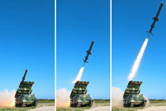 Pyongyang fires new cruise missiles from a test site in Wonsan in Kangwon Province under the supervision of North Korean leader Kim Jong-un on June 8, 2017, in a photo revealed by the North’s official Rodong Sinmun. North Korea launched multiple short-range Kumsong-3 cruise missiles from Munchon in its eastern Kangwon Province, into the East Sea on April 14, 2020. The North fired two cruise missiles off its west coast Sunday. [YONHAP]