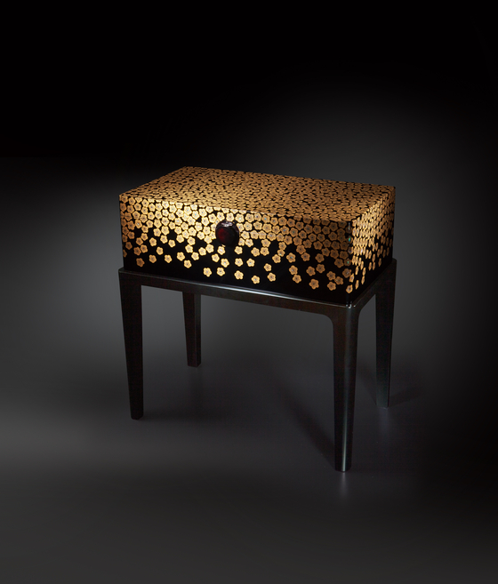  A box for a government official’s uniform, featuring a lavish pattern of white plum blossoms. [PARK SANG-MOON] 