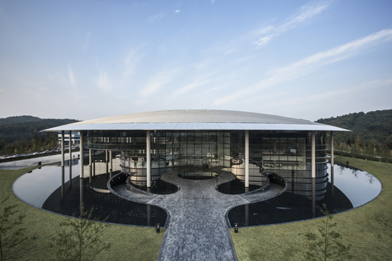 Hankook Technodome, Hankook Tire & Technology’s research and development center, leads the tire industry with technological innovations. [HANKOOK TIRE & TECHNOLOGY]