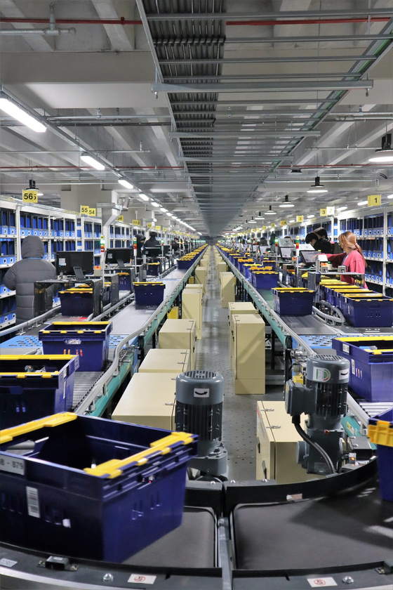 Inside Market Kurly's distribution center in Gimpo [MARKET KURLY]