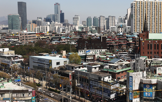 A view of Singil-dong in Yeongdeungpo District, western Seoul, on Wednesday. The Ministry of Land, Infrastructure and Transport announced Wednesday that it has selected four districts — Dobong District and Eunpyeong District in northern Seoul, Geumcheon District in southern Seoul and Yeongdeungpo District — as candidates for a development plan announced in the Feb. 4 real estate measures. [NEWS1]