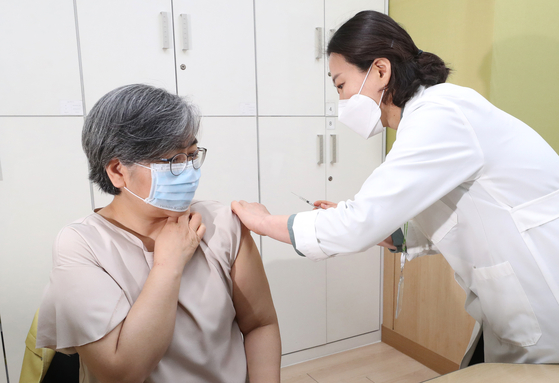 Jeong Eun-kyeong, the commissioner of Korea Disease Control and Prevention Agency, gets an AstraZeneca vaccine at a health center in Cheongju, North Chungcheong. [NEWS 1]