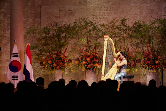 Lavinia Meyer performing during the royal state visit from the Netherlands in November 2014. [JOINT PRESS CORPS]