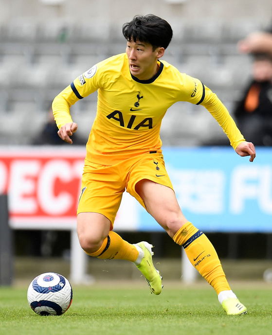 Tottenham Hotspur's striker Son Heung-Min is on the ball during the Premier League football match between Newcastle United and Tottenham Hotspur at St James' Park in Newcastle-upon-Tyne on Sunday. [AFP/YONHAP]