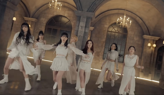 A captured image from the music video of Azer's debut track ″Elegante,″ which was released last month. [SCREEN CAPTURE] 