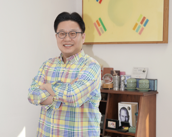 Seo Kyoung-duk, a professor of general education at Sungshin Women’s University. Seo has been actively working to promote Korea and Korean culture overseas for over 25 years. [JEON TAE-GYU]