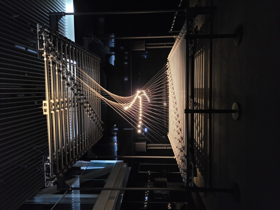 “Media Strings,” a kinetic media art piece by Korean artist Jin-yo Mok, is now on view at Hyundai Motor Studio Busan. [MOON SO-YOUNG]