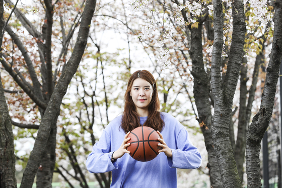 Park Ji-su holds the ball at a park in Yongin, Gyeonggi on April 4. [KIM KYUNG-ROK]