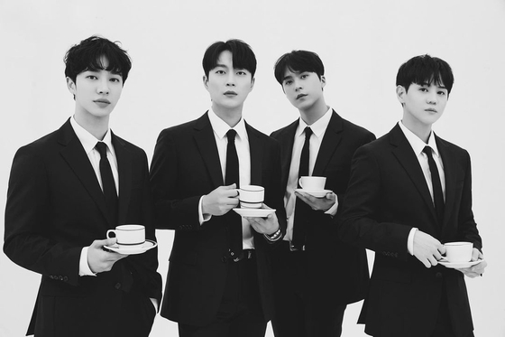Boy band Highlight [AROUND US]
