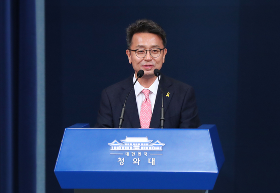 Lee Cheol-hee, newly appointed presidential secretary for political affairs, talks to reporters on Friday at the Blue House Press Center.  [YONHAP] 