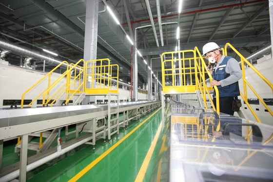 Inside Posco Chemical's cathode factory in Gwangyang, South Jeolla. [POSCO CHEMICAL]