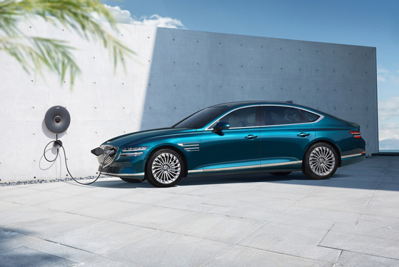 Electric version of Genesis G80 sedan was premiered at the Shanghai International Automobile Industry Exhibition on Monday. [HYUNDAI MOTOR]