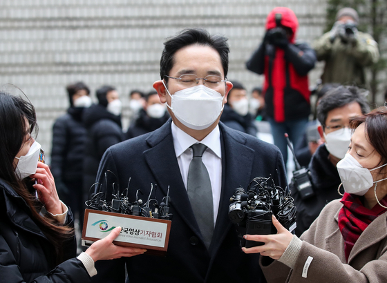  Samsung Electronics Vice Chairman Lee Jae-yong interviewed by reporters ahead of the verdict being read at the Seoul High Court in Seocho-dong, southern Seoul, on Jan. 18. He has since been serving a jail term for bribery.