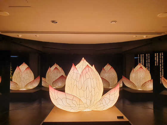 A lotus-shaped lantern on display at the Central Buddhist Museum. [CENTRAL BUDDHIST MUSEUM]