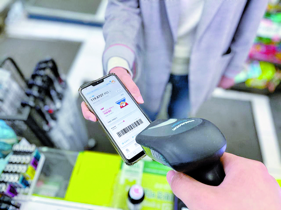 A customer makes a payment via paycoin at a convenience store in Seoul. [DANAL FINTECH] 