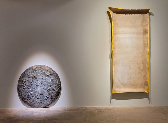  ″Abstract Matters,″ a solo show of the London-based Korean artist Meekyoung Shin, at CR Collective in western Seoul. [MOON SO-YOUNG]