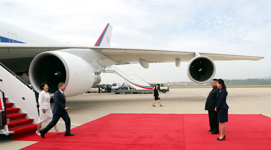President Moon Jae-in and first lady Kim Jung-sook, left, are greeted by North Korean leader Kim Jong-un and his wife Ri Sol-ju at the Pyongyang Sunan International Airport in the North Korean capital on Sept. 18, 2018, ahead of their summit. [JOINT PRESS CORPS]