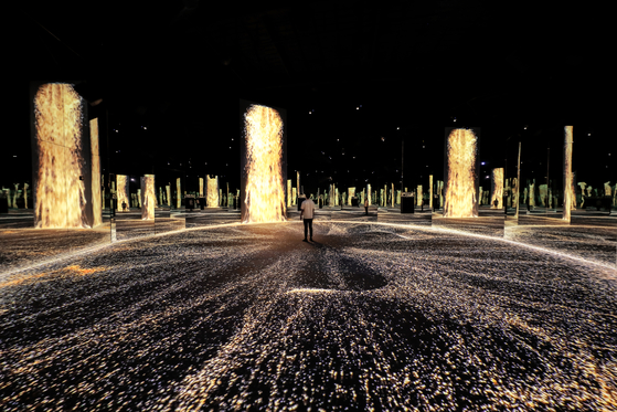 Arte Museum's artwork ″Waterfall″ shows a waterfall of shining lights. [D'STRICT]