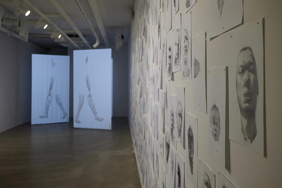 Illustrations by Seonglib show how people make judgments of others even when a minimum amount of information is given to them. [PODO MUSEUM]