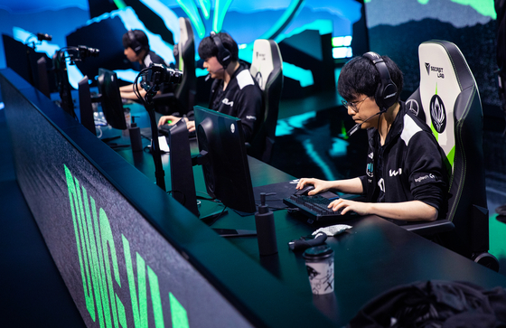 DWG KIA plays on stage at the 2021 Mid-Season Invitational, the second most prestigious tournament in League of Legends esports. This year's event is being played without a live audience at the indoor sporting arena Laugardalshöll in Reykjavik, Iceland. [RIOT GAMES]