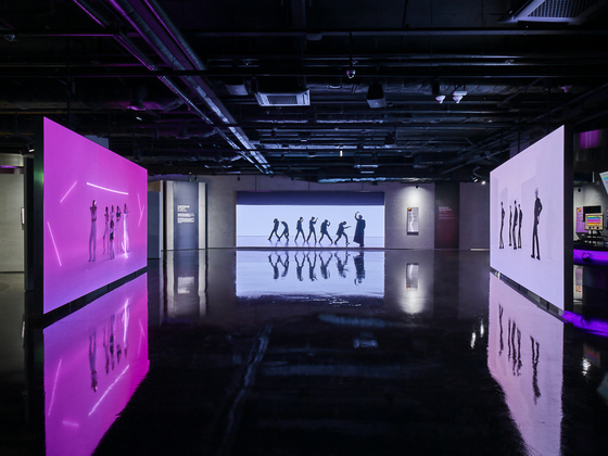 The ″Dynamic Movement″ section within HYBE Insight shows the choreography videos of HYBE's artists without the original music to help audiences appreciate the movement of the dance on its own. [HYBE]
