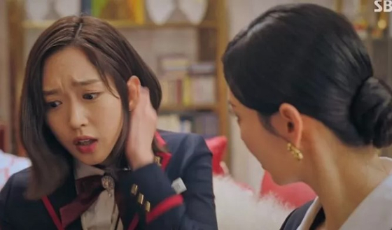 Actor Han Ji-hyun, left, in SBS drama "Penthouse." [SBS]