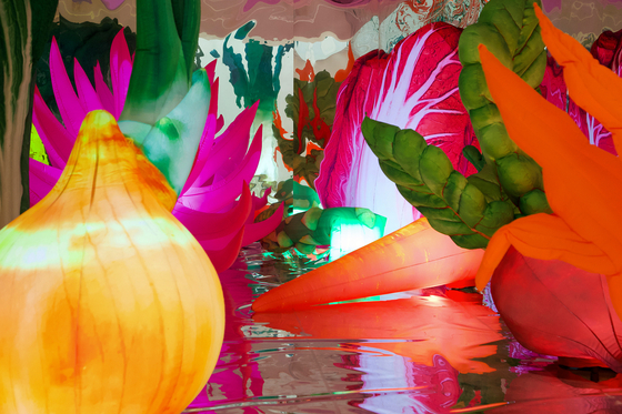 ″Land,″ an installation artwork by Choi Jeong-hwa displayed at Piknic. [PIKNIC]