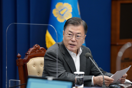 President Moon Jae-in on Monday speaks at a senior secretariat meeting at the Blue House.  [YONHAP] 