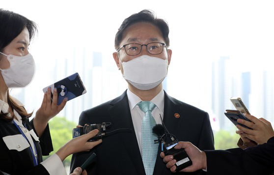 Justice Minister Park Beom-kye answers reporters' questions on Monday before entering the ministry building in Gwacheon, Gyeonggi. [YONHAP]