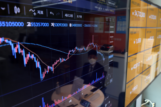 Bitcoin prices are displayed on a digital screen operated by the Bithumb cryptocurrency exchange, on Tuesday. [YONHAP] 