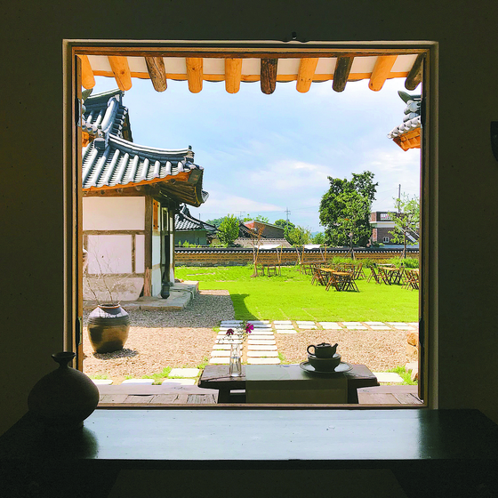 Hwasuheon has various photo spots set up to attract young visitors who love taking photos. [REPLACE] 