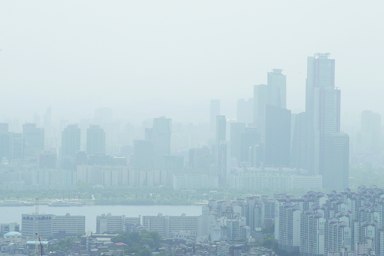 Cityscape of Seoul seen from Mount Namsan on Monday. [JANG JIN-YOUNG]