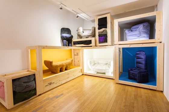 Mini sofas by artist Yeon Jin-yeong, part of his “Padded Chair” series made of discarded or leftover stocks of goose down jackets. [DAELIM MUSEUM]
